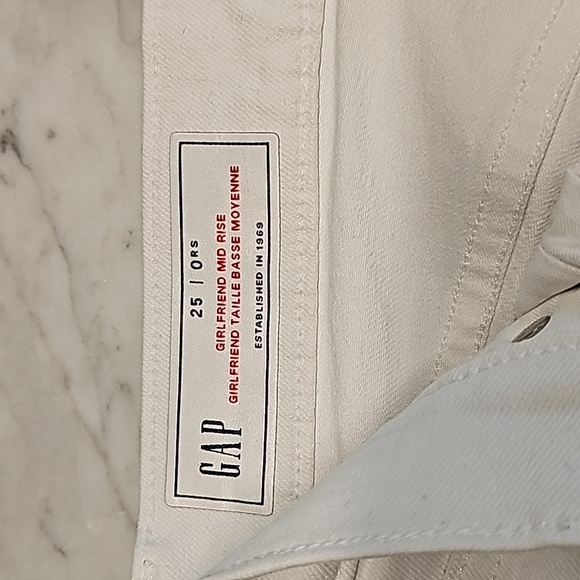 New without tags - Gap girlfriend mid-rise white jeans - size 25 | 0 - Picture 5 of 5